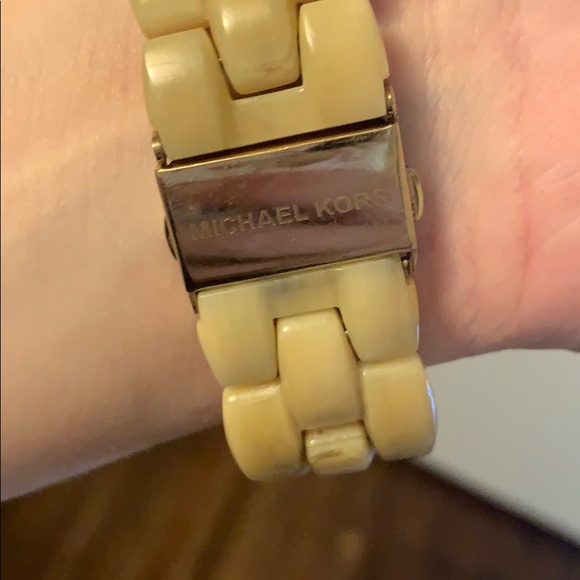 Two tone gold bracelet watch. Michael Kors. - Picture 2 of 4